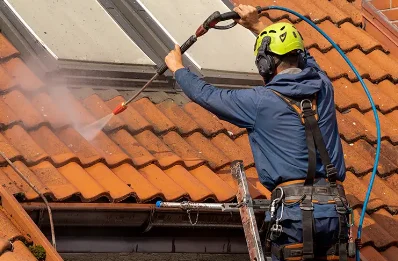 Démoussage et hydrofuge de toiture à Frausseilles